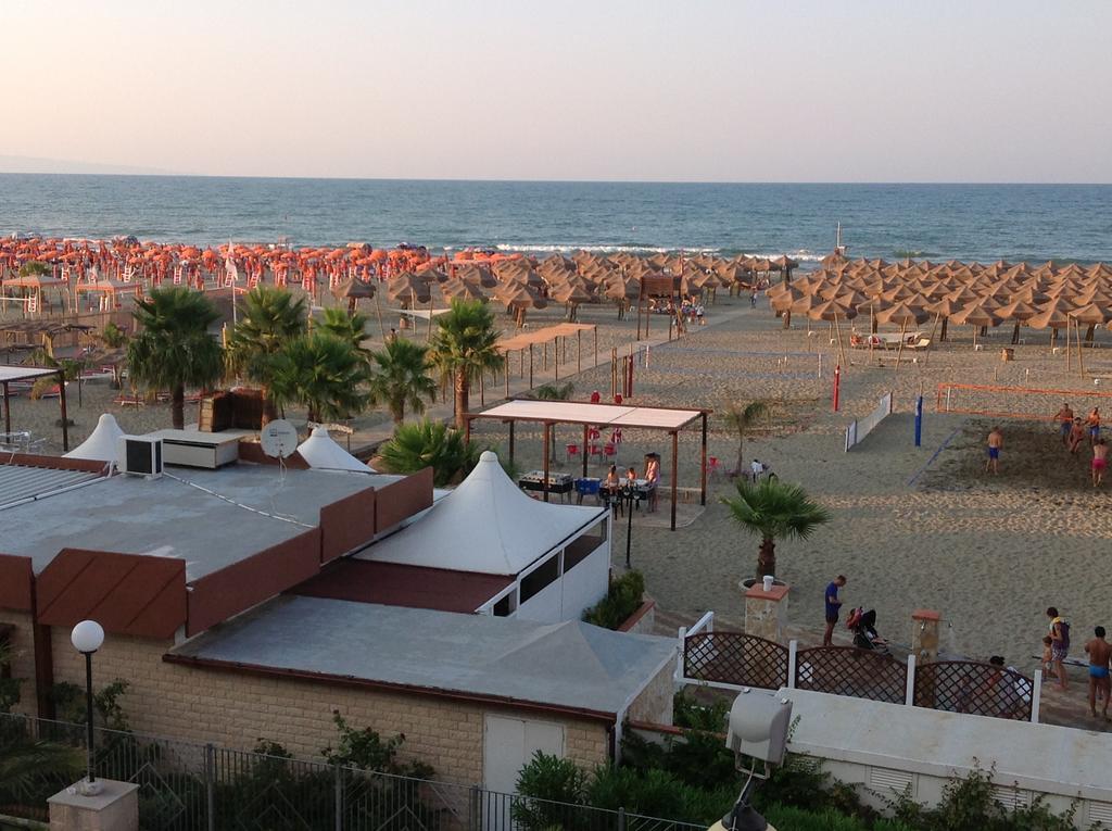 Le Nereidi Beb Bed & Breakfast Margherita Di Savoia Bagian luar foto