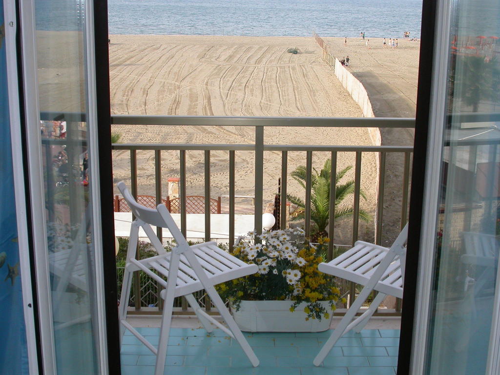 Le Nereidi Beb Bed & Breakfast Margherita Di Savoia Bagian luar foto