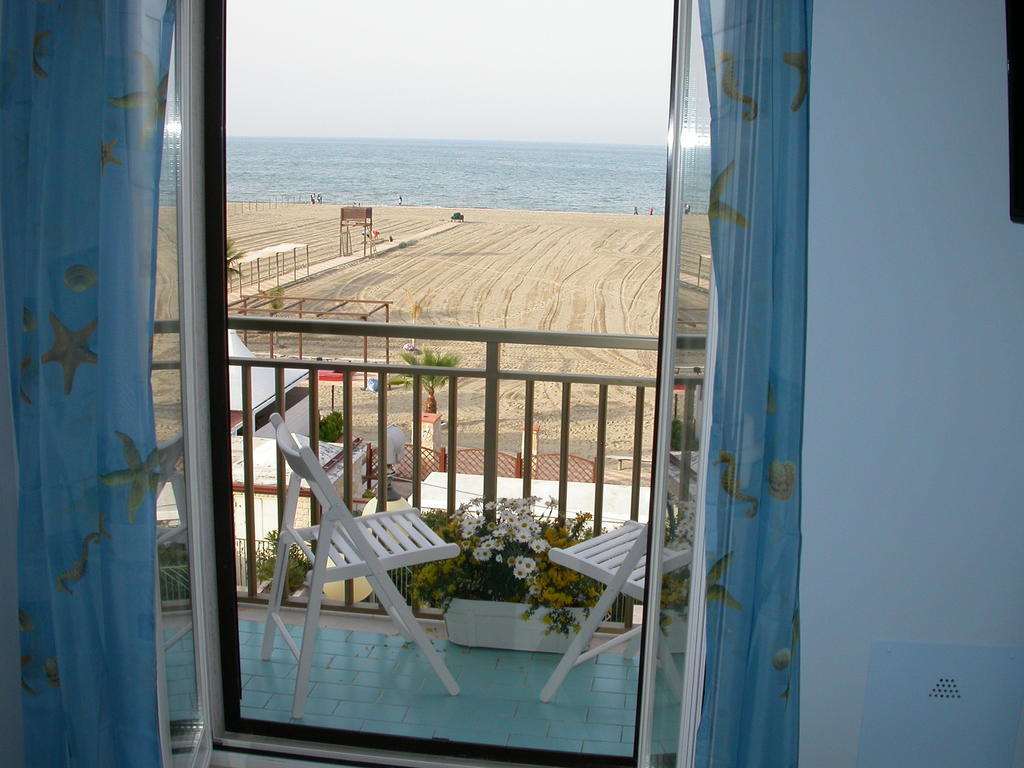 Le Nereidi Beb Bed & Breakfast Margherita Di Savoia Ruang foto