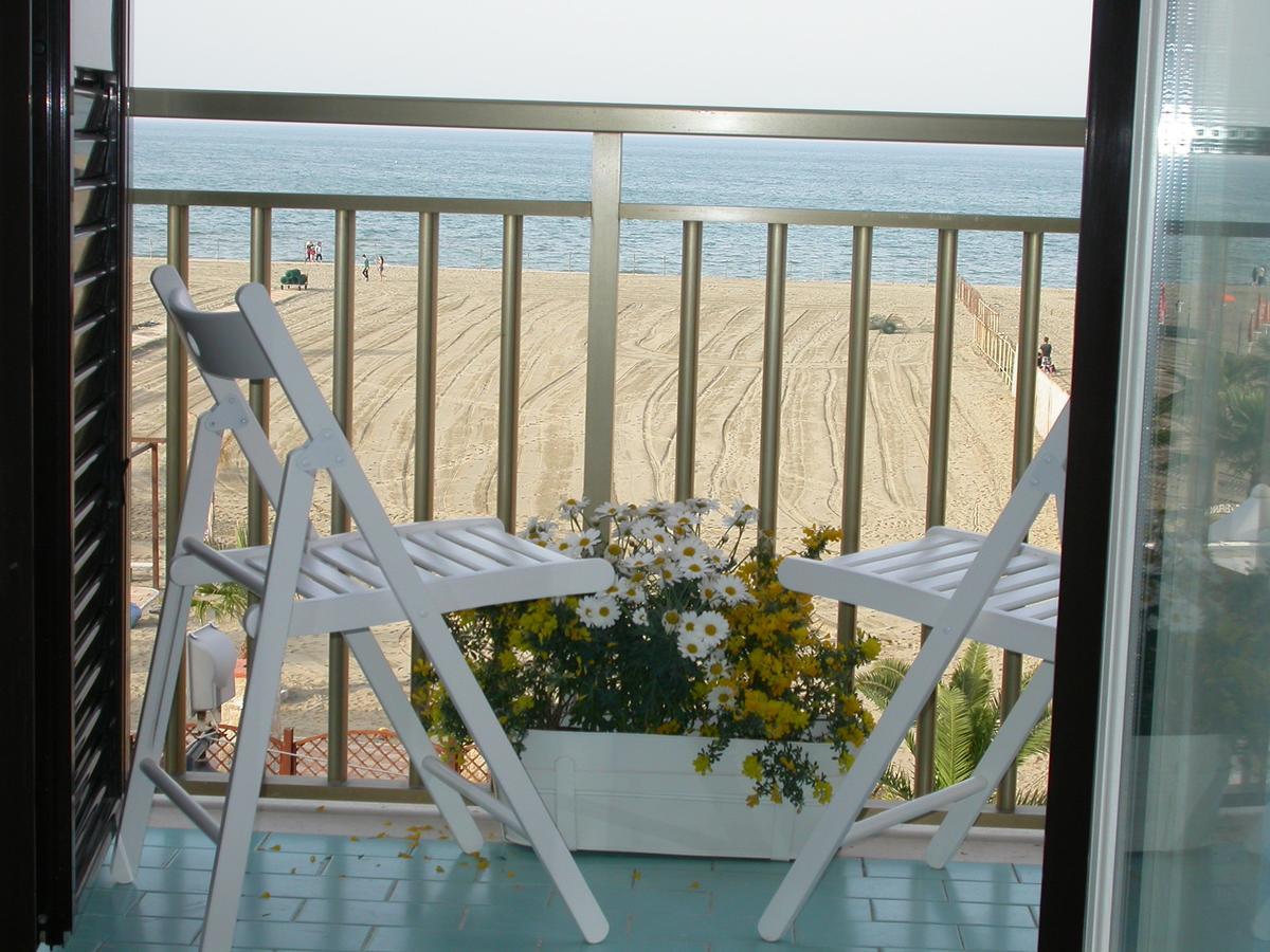 Le Nereidi Beb Bed & Breakfast Margherita Di Savoia Bagian luar foto